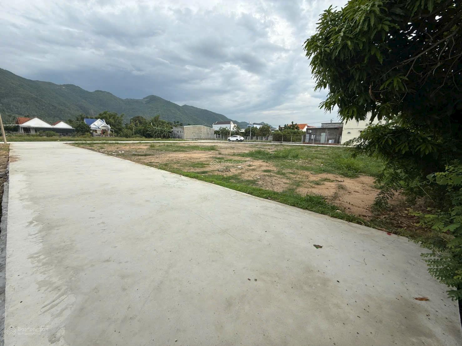 Bán 9 lô Võ Kiện, Diên An, ngay khu TĐC. Giá 14,5 triệu/m². (có bán Sỉ hoặc lẻ). Sổ hồng sẵn có