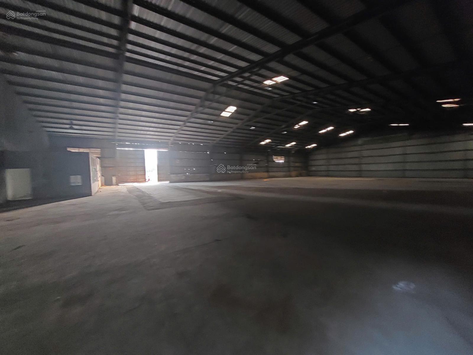 Cho thuê kho 900m² mặt tiền Nguyễn Văn Quỳ, Quận 7  Xe Container vào tận nơi.