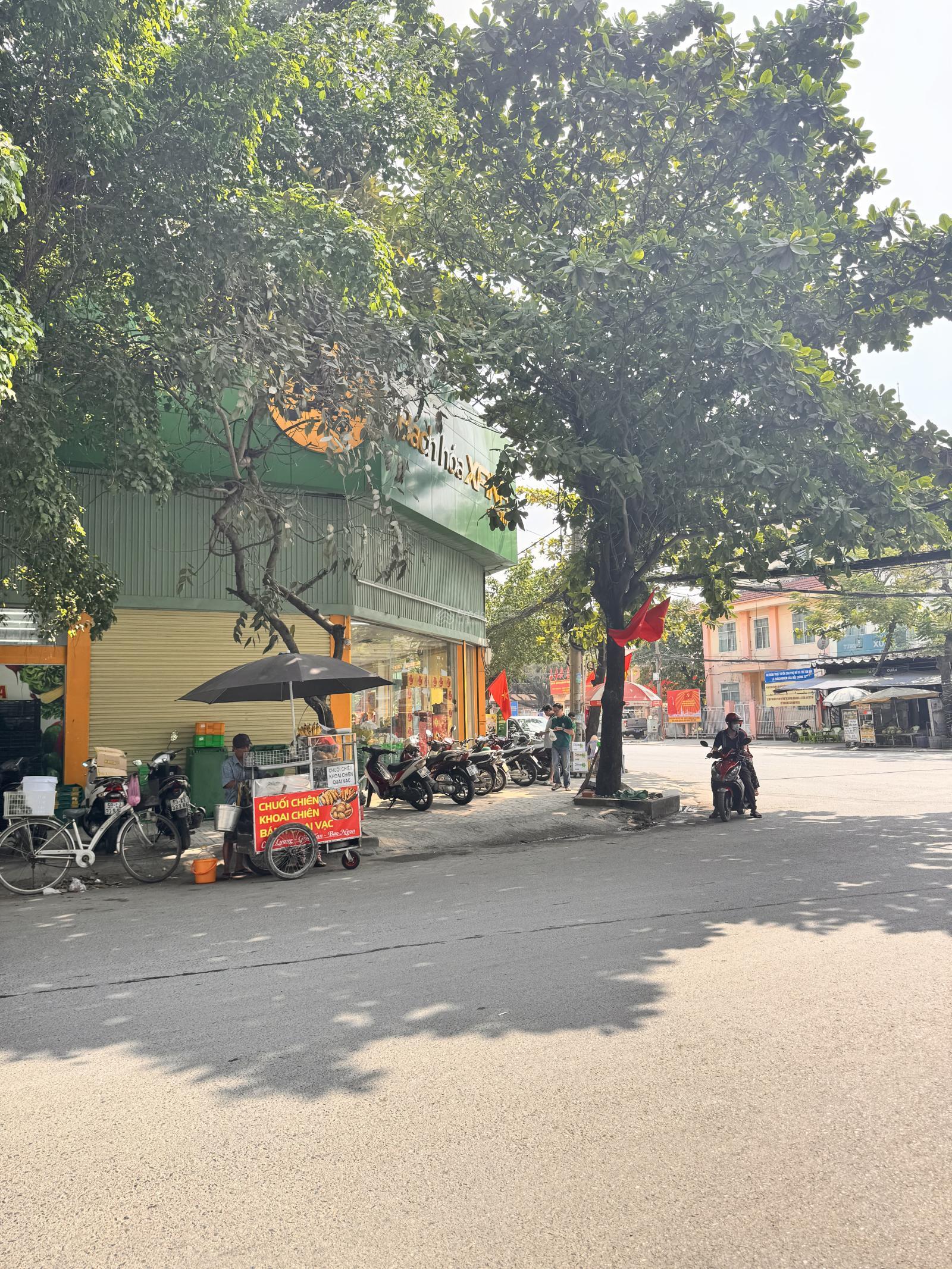 CHO THUÊ NGUYÊN CĂN NHÀ MỚI ĐẸP MẶT TIỀN KDC BÌNH HƯNG GIÁ 30 TRIỆU/THÁNG. DT 6x18m. DTSD 303m2.