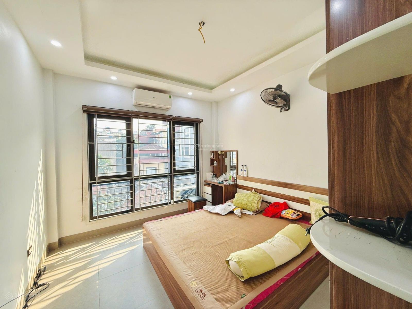 Bán nhà Đại Từ, Linh Đàm, giá siêu tốt. Diện tích 46m2, 5 tầng, 2 thoáng, view hồ, ở hoặc cho thuê