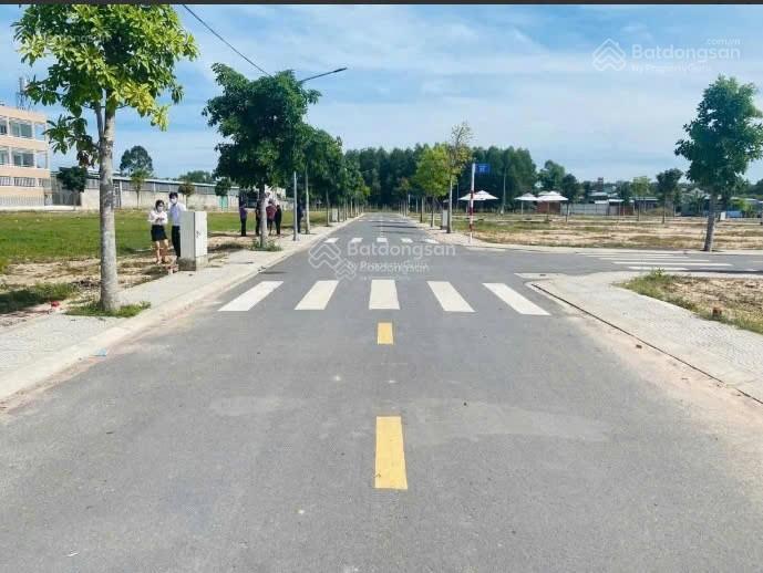 Hàng hiếm đất xây cao tầng trung tâm Hoà Lạc, vị trí cách QL21A - 200M, diện tích 100M2 giá đầu tư