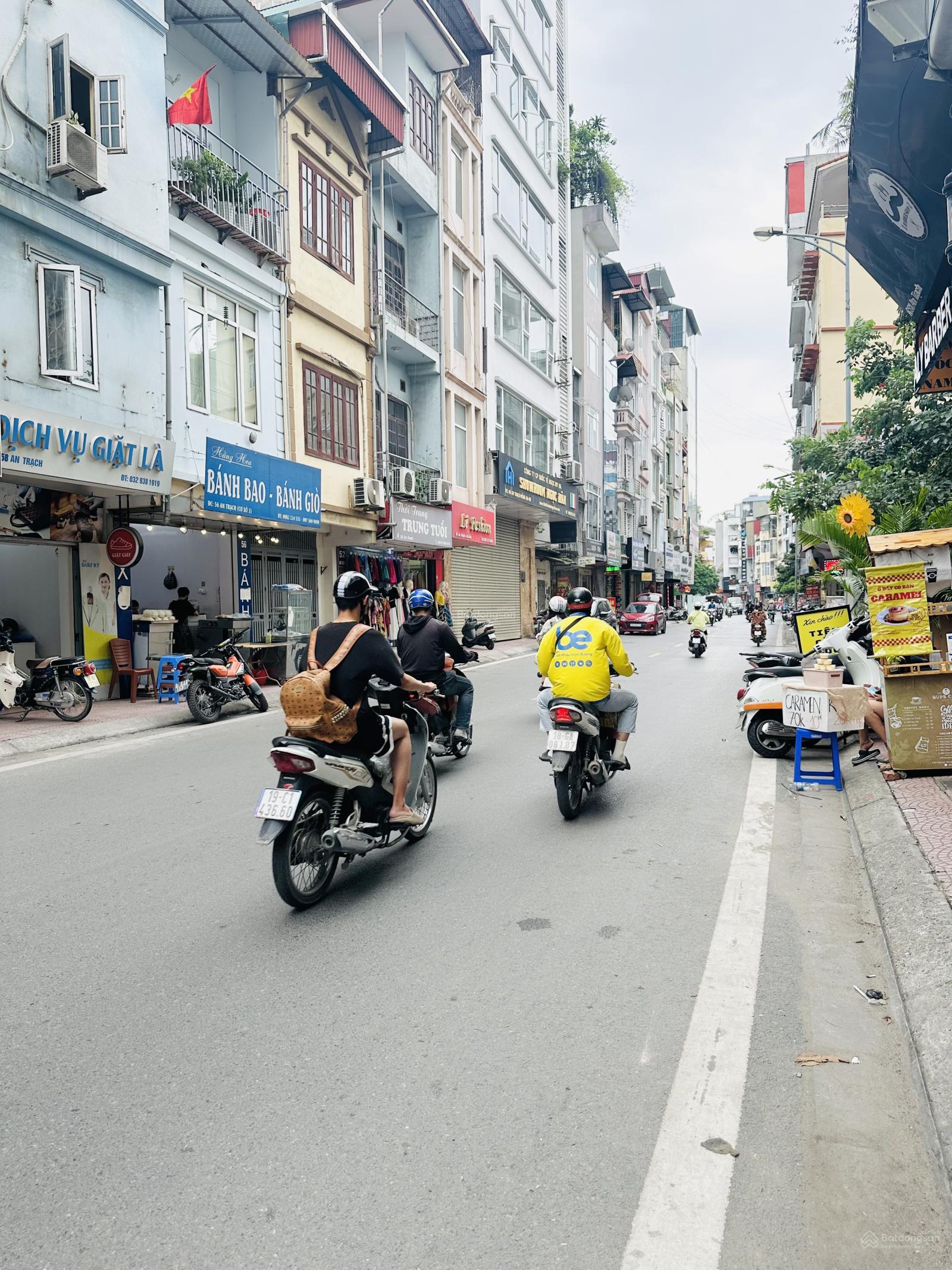 HIẾM - Bán nhà mặt phố An Trạch - Hào Nam, 2 mặt tiền, vỉa hè, KD sầm uất