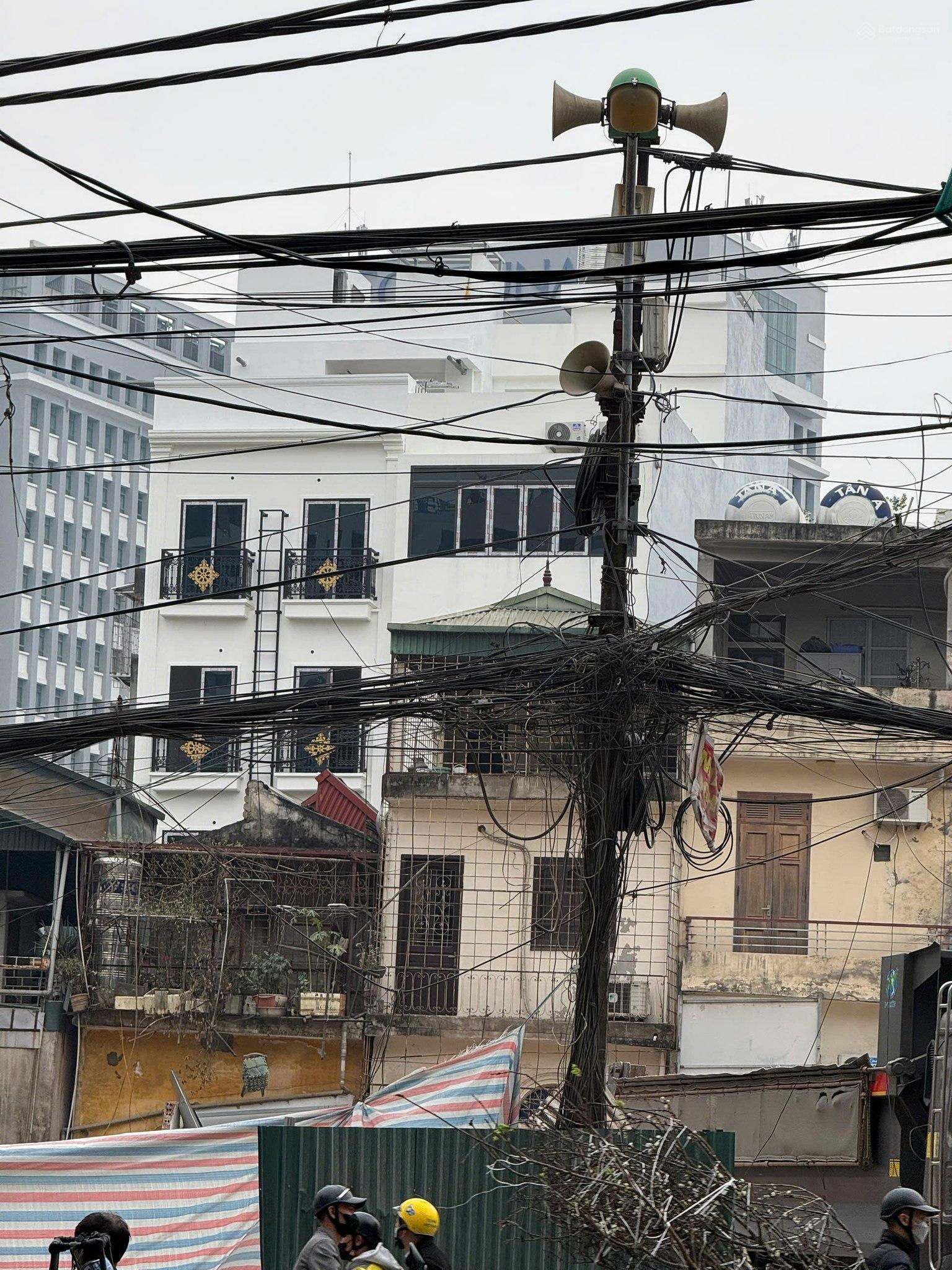 Cho thuê CCMN 74 Thành Công, gần Vinhome Giảng Võ, full nội thất, ban công, nhận xe điện, 5 tr/th