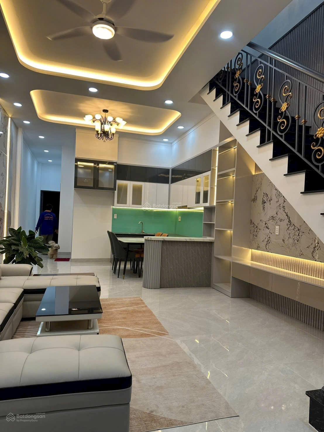 Bán nhà sau cao đẳng y tế BD, 120m2, 3.95tỷ tl, nhà mới 3pn sân oto 7c, đg nhựa thông. Nội thất sẵn