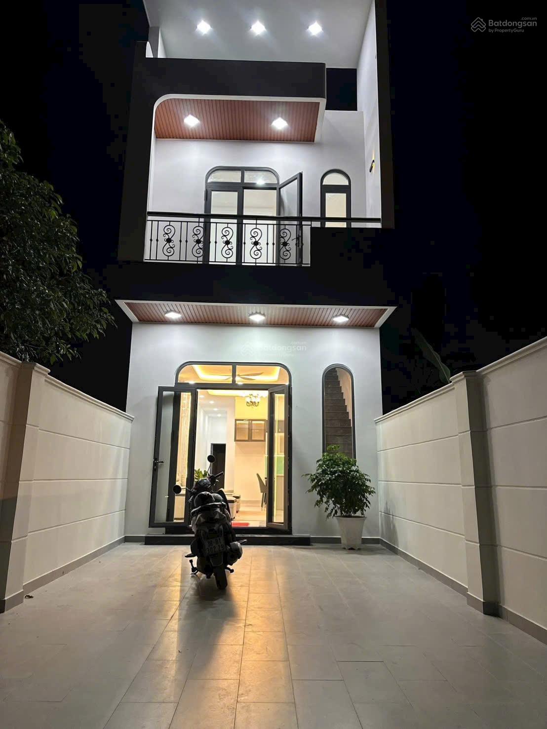 Bán nhà sau cao đẳng y tế BD, 120m2, 3.95tỷ tl, nhà mới 3pn sân oto 7c, đg nhựa thông. Nội thất sẵn