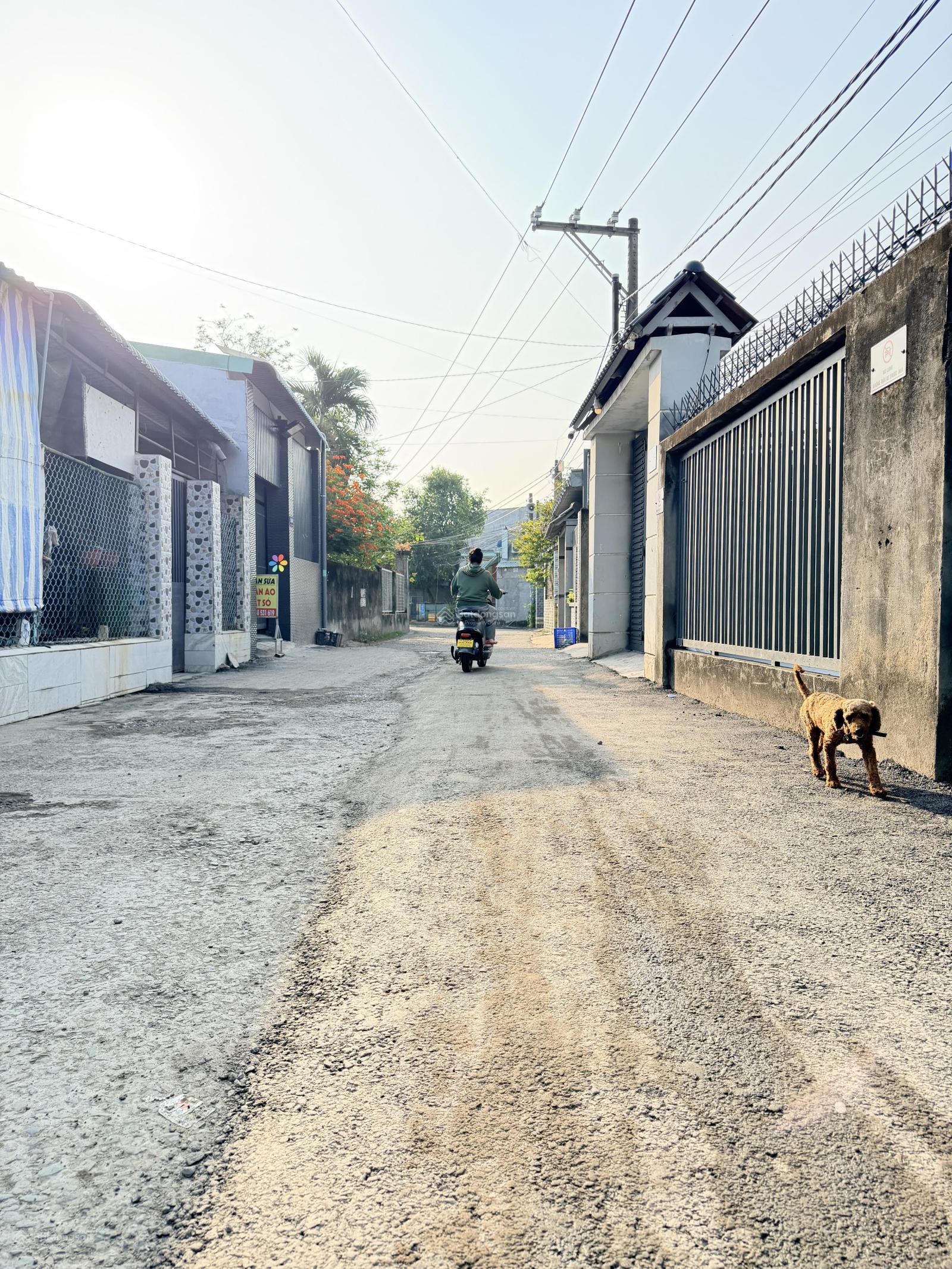 Bán nhà 1 trệt 1 lầu phường Biên Hoà (Tân Vạn cũ). Dt: 5,2x11=60m2. Nở hậu: 6,2m2. Giá: 3 tỷ 5