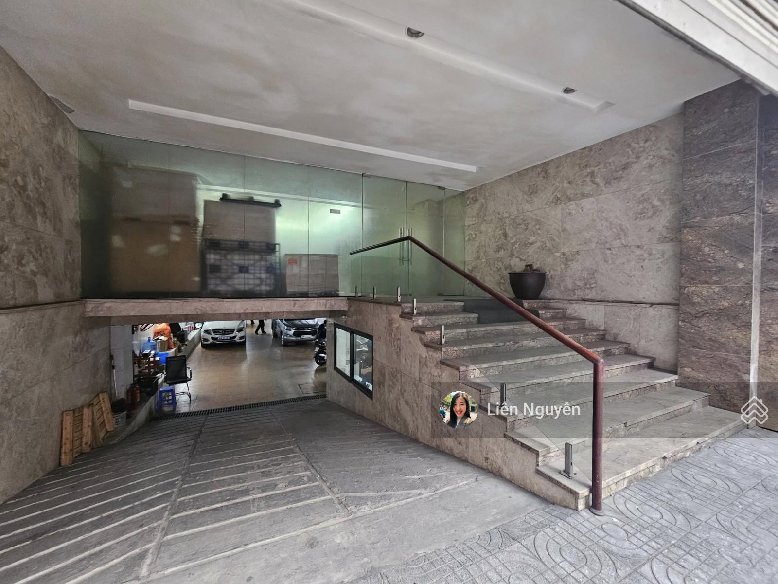 Bán tòa văn phòng mặt phố Đại La, 215m2, 8 tầng 1 hầm thang máy, mặt tiền 8.5m, 190 tỷ