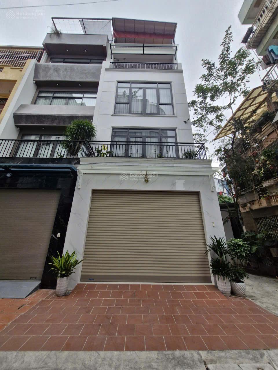 Chính chủ cho thuê nhà phân lô Nguyễn Văn Huyên - Nghĩa đô, 100m x 5T, thông sàn, oto đỗ cửa, 30tr