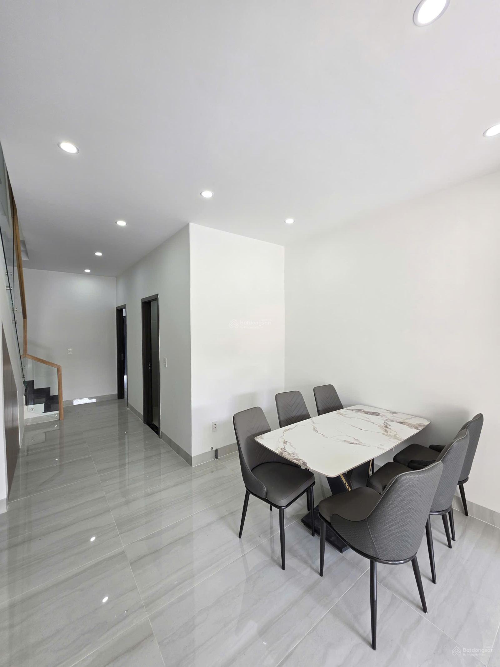 Bán gấp nhà 1 trệt 1 lầu mới xây sổ riêng thổ cư 100% gần Bệnh Viện Da Liễu, TT 449tr nhận nhà ngay