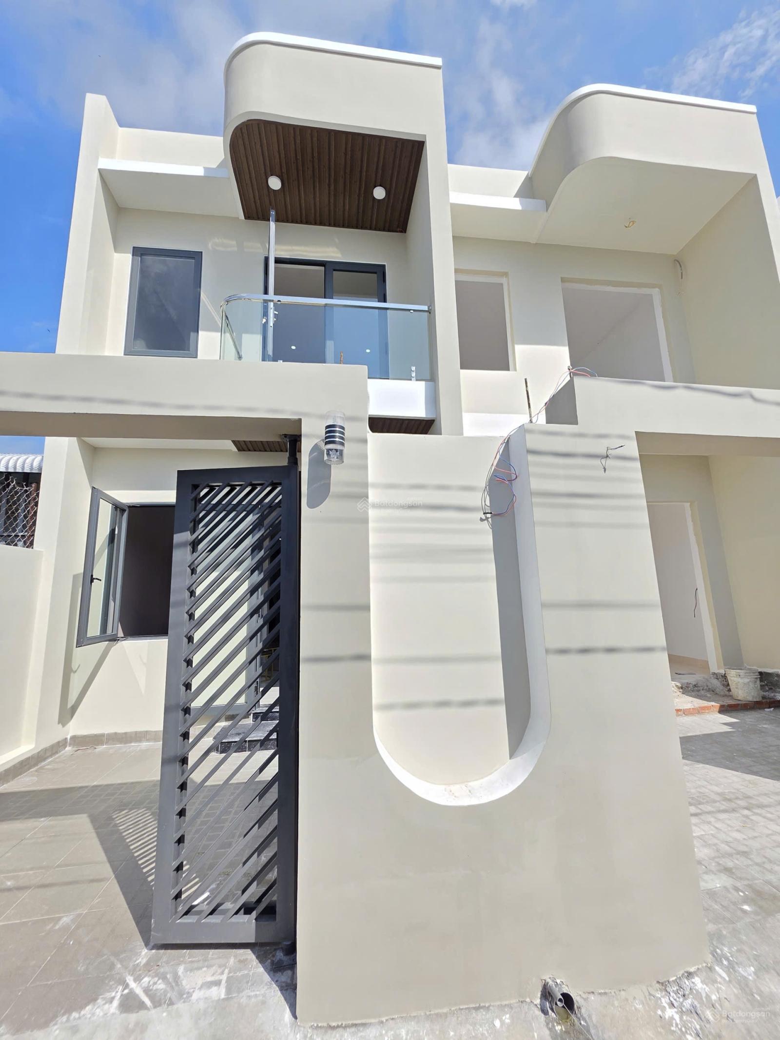 Bán gấp nhà 1 trệt 1 lầu mới xây sổ riêng thổ cư 100% gần Bệnh Viện Da Liễu, TT 449tr nhận nhà ngay