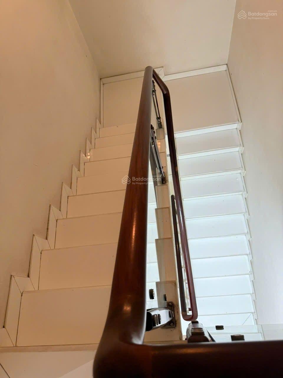 Bán NR CMT8 58m2 BTCT 4 tầng nhỉnh 9 tỷ. Bán NR CMT8 58m2 BTCT 4 tầng nhỉnh 9 tỷ.