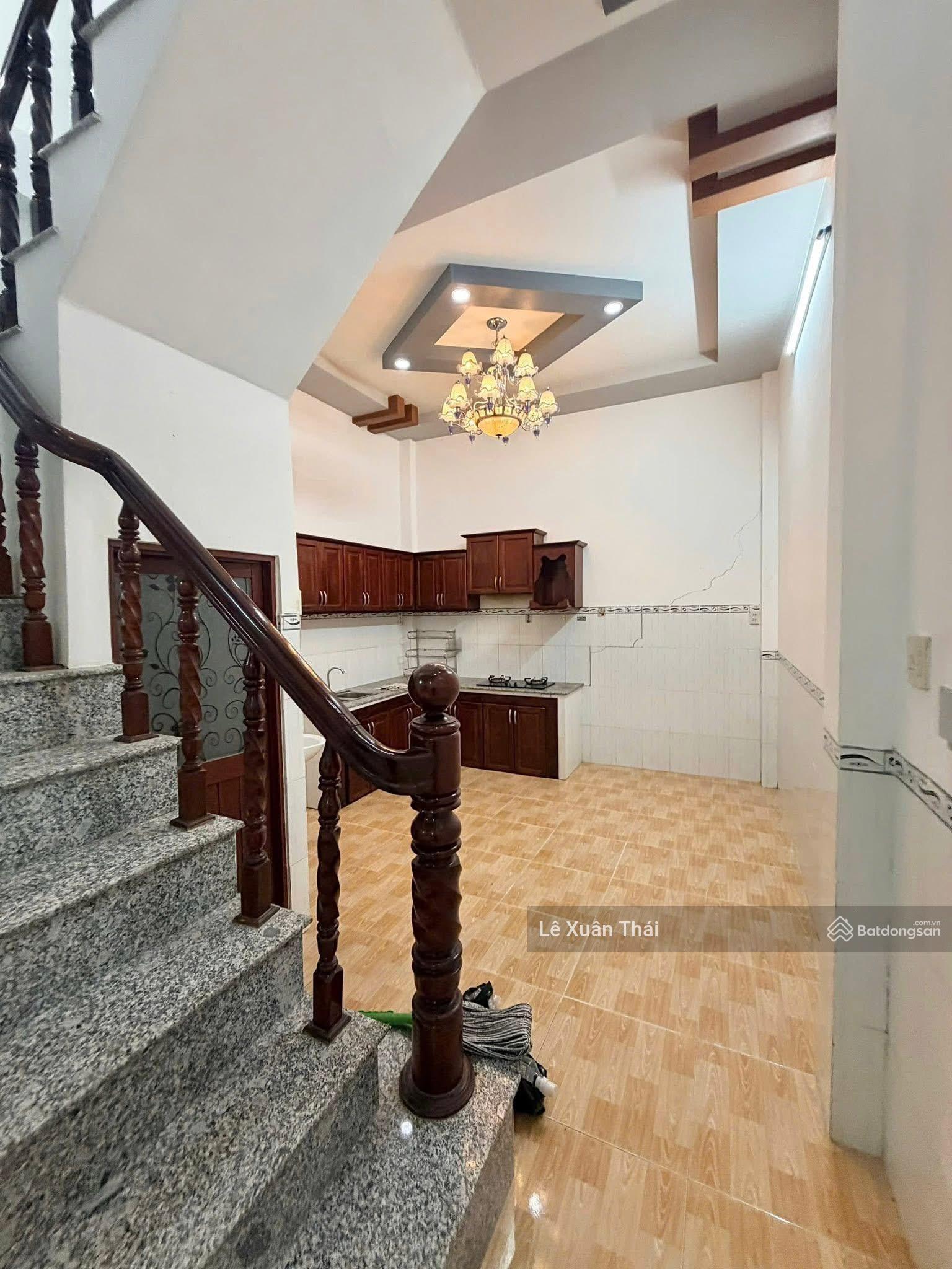 Hiếm, nhà sát mặt tiền Đường 3/2, 3 tầng, 40m2 ngang 4,1m, hẻm xe tải. Giá 6.1 tỷ, P12 Q11 Hiếm, nhà sát mặt tiền Đường 3/2, 3 tầng, 40m2 ngang 4,1m, hẻm xe tải. Giá 6.1 tỷ, P12 Q11