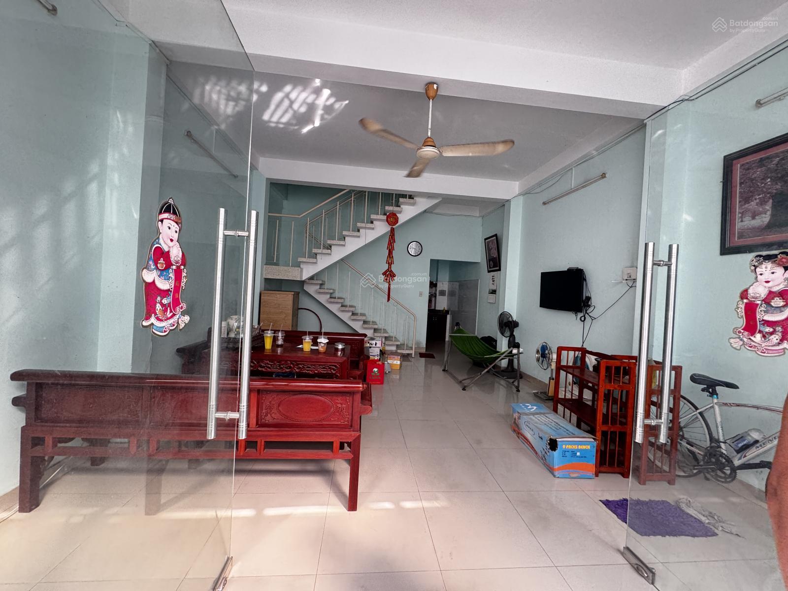 Bán căn nhà 2 tầng mặt tiền đường ô tô Khóm Quốc Tuần gần ngay đường Lê Hồng Phong