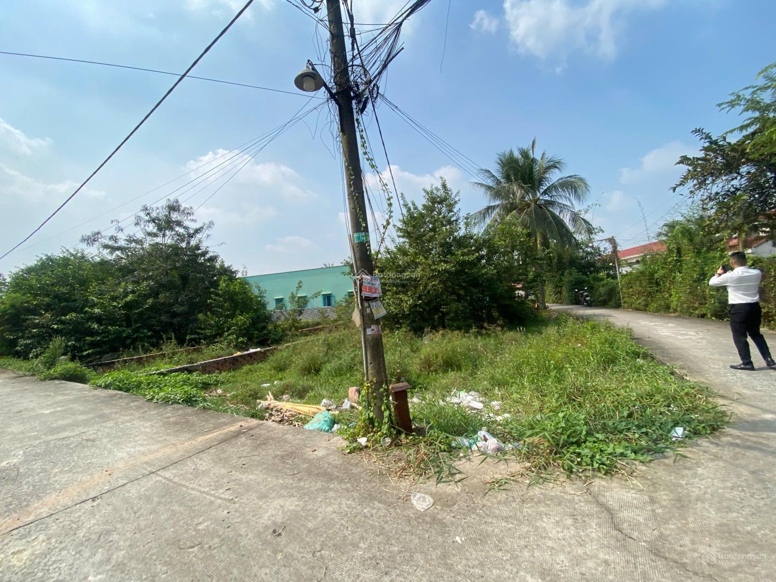 Bán lô góc 2 mặt tiền thổ cư gần ủy ban xã bình chánh