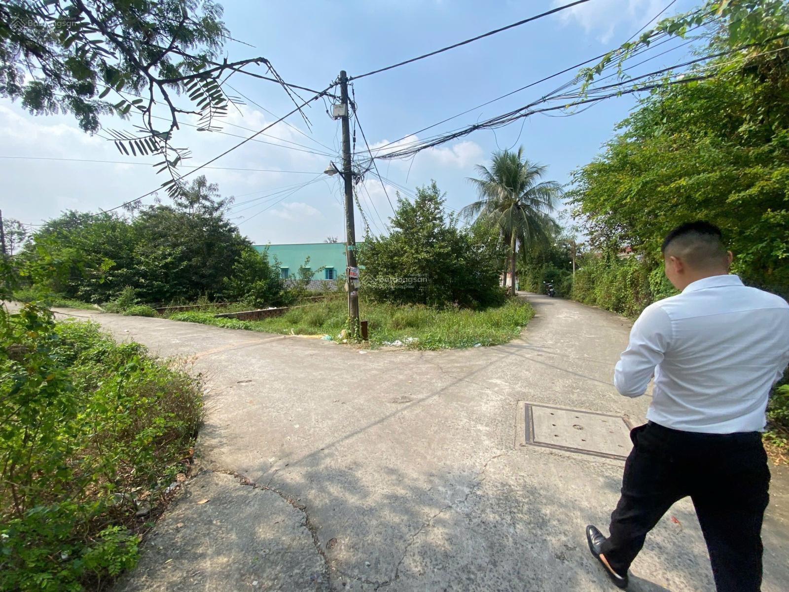 Bán lô góc 2 mặt tiền thổ cư gần ủy ban xã bình chánh