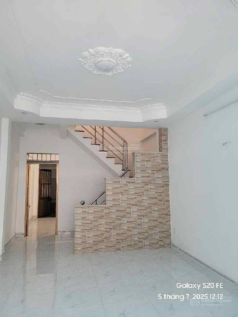 5 tỷ 200 thương lượng, nhà ngon 3 tầng, đường 5 mét thông, diện tích : 4 x 14