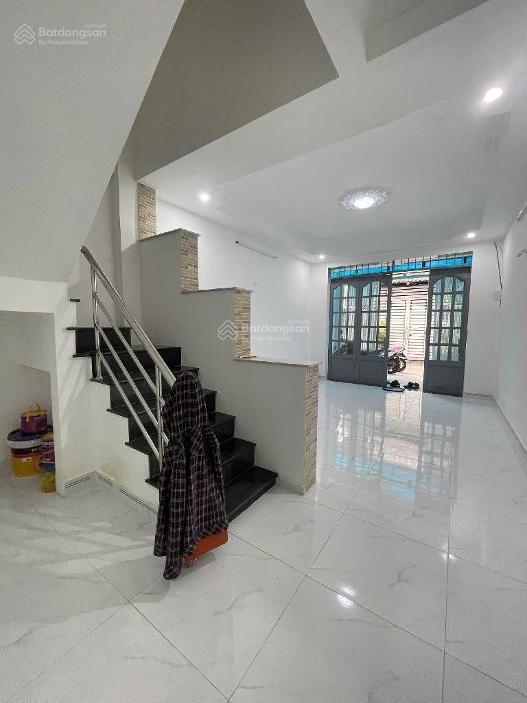 5 tỷ 200 thương lượng, nhà ngon 3 tầng, đường 5 mét thông, diện tích : 4 x 14