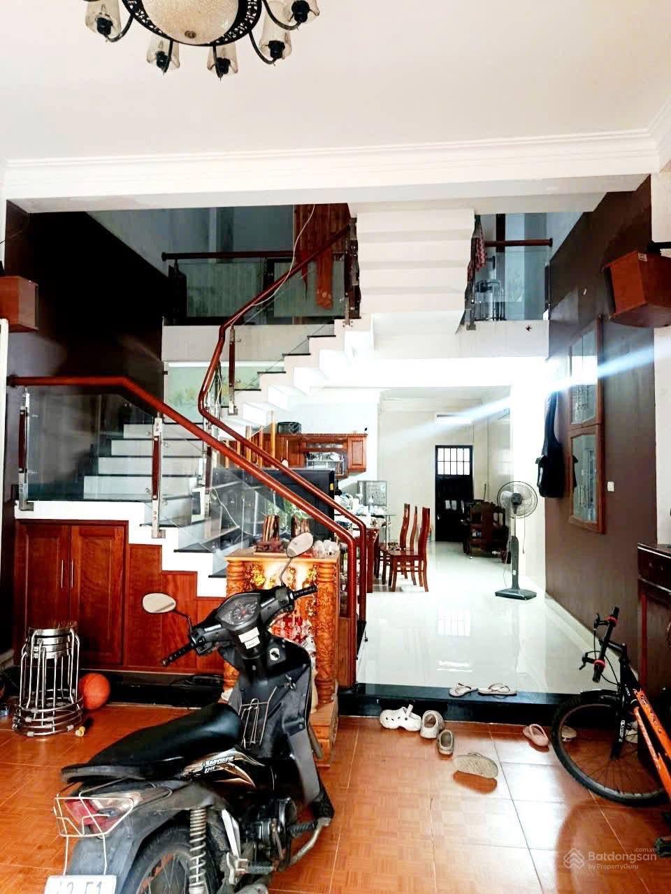 Bán gấp Nhà 3 Tầng MT Hoà Minh 14