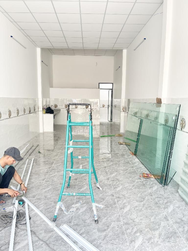 Mặt tiền Gần Chợ Tân Hương - Tân phú( 4m x 17m) KINH Doanh Sầm Uất Ngày Đêm