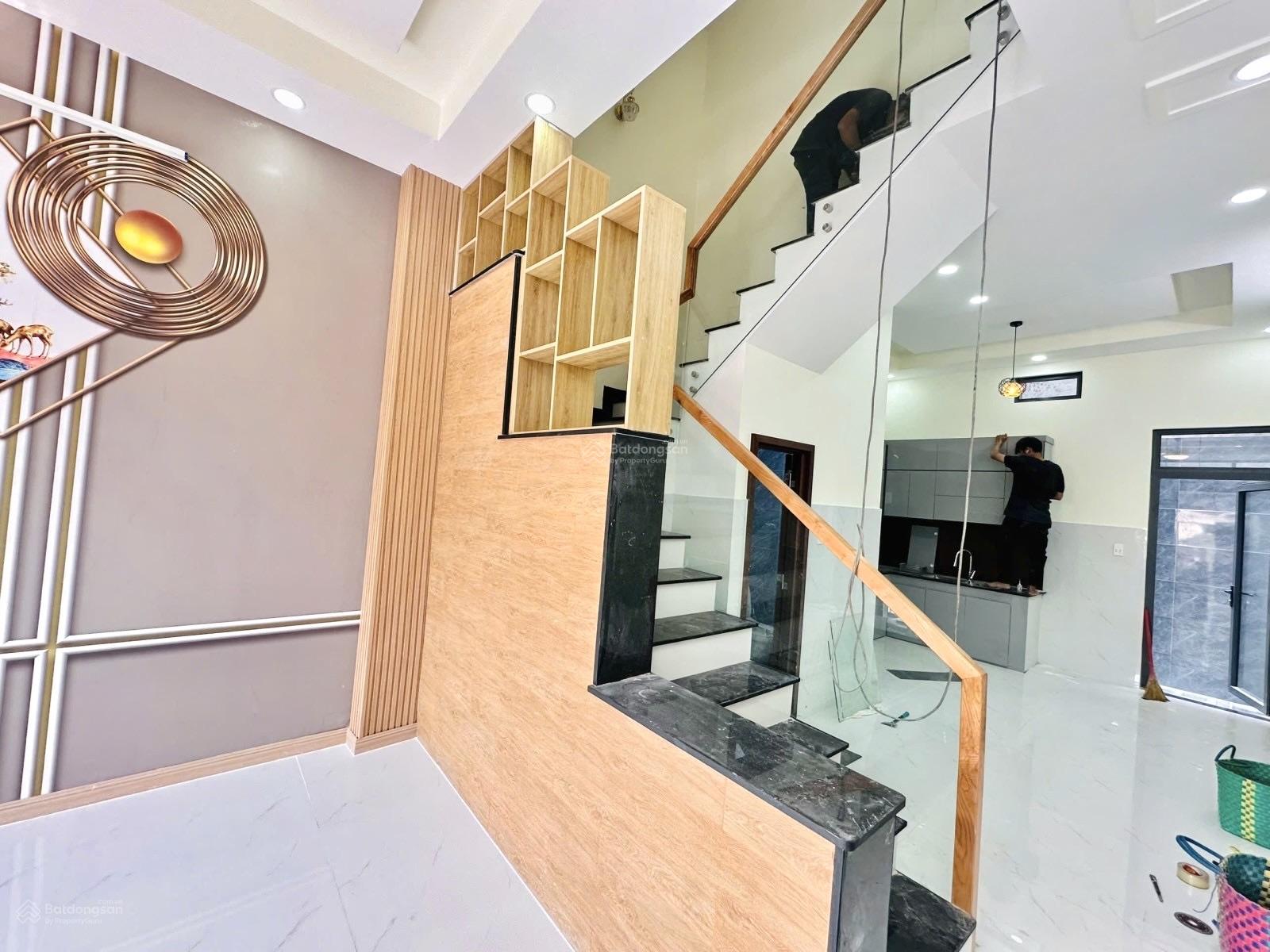 Nhà 4 tầng mới 100%, hẻm xe hơi 5m, gần Lê Văn Việt.