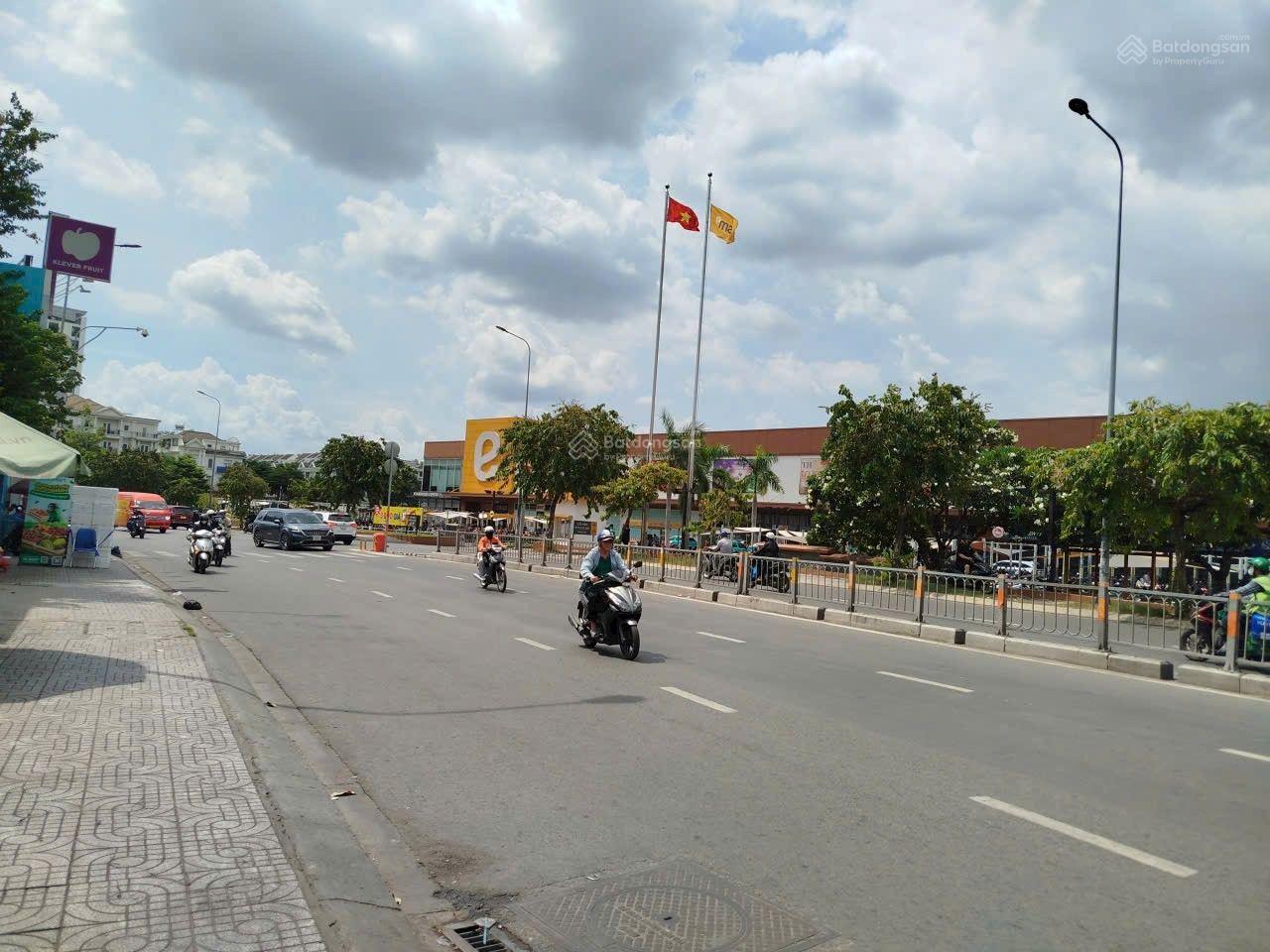 Nhà 2tầng, 5x17m. NH 5,7m. HXH đối diện Emart Phan Văn Trị, Gò Vấp. Chỉ 9,5tỷ.
Vị trí vàng, khu VIP Nhà 2tầng, 5x17m. NH 5,7m. HXH đối diện Emart Phan Văn Trị, Gò Vấp. Chỉ 9,5tỷ.
Vị trí vàng, khu VIP