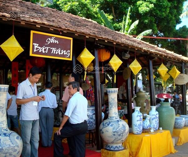 Bán nhà mặt phố ở Xã Bát Tràng, 45 triệu / m2, 113m2, 4PN, 3WC, 2 tầng, hướng Nam đẹp xuất sắc