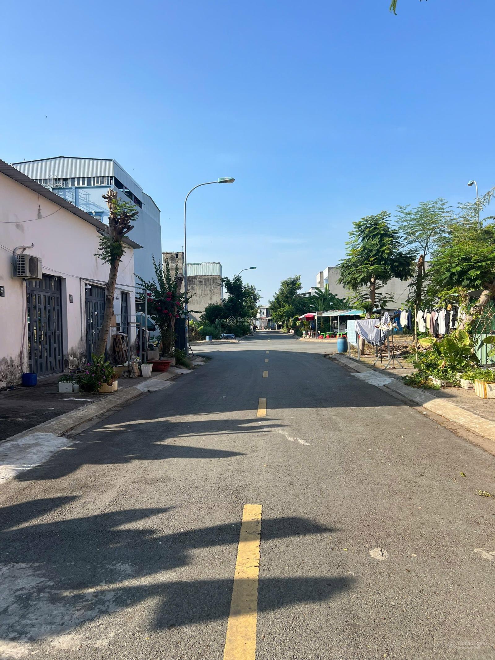 Cẩn bán lô đất KDC Long Hậu Nam Sài Gòn. DT: 5m x 18m giá 2 tỷ 350tr. Sổ đỏ riêng