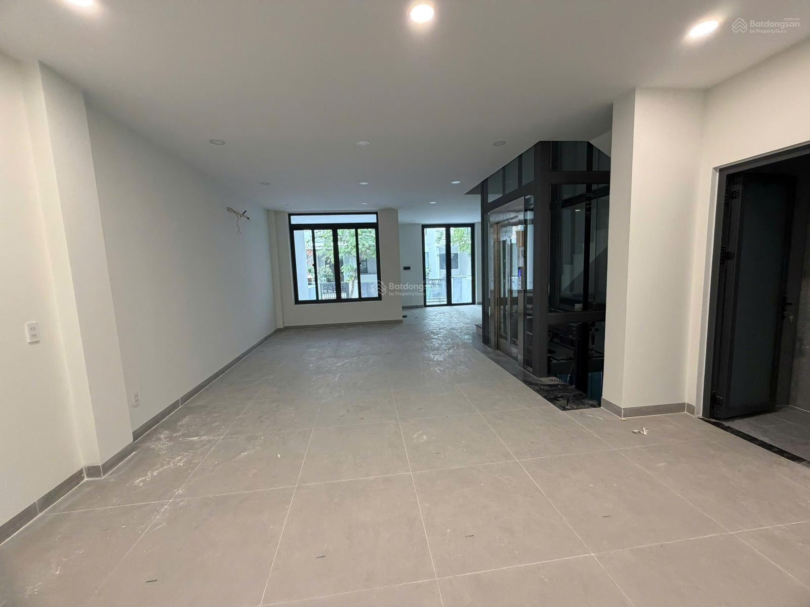 Nhà cho thuê khu Đảo Kim Cương Quận 2. DT: 7x18m, hầm 4 tầng, 2P . Có thang máy, máy lạnh. Giá 55tr