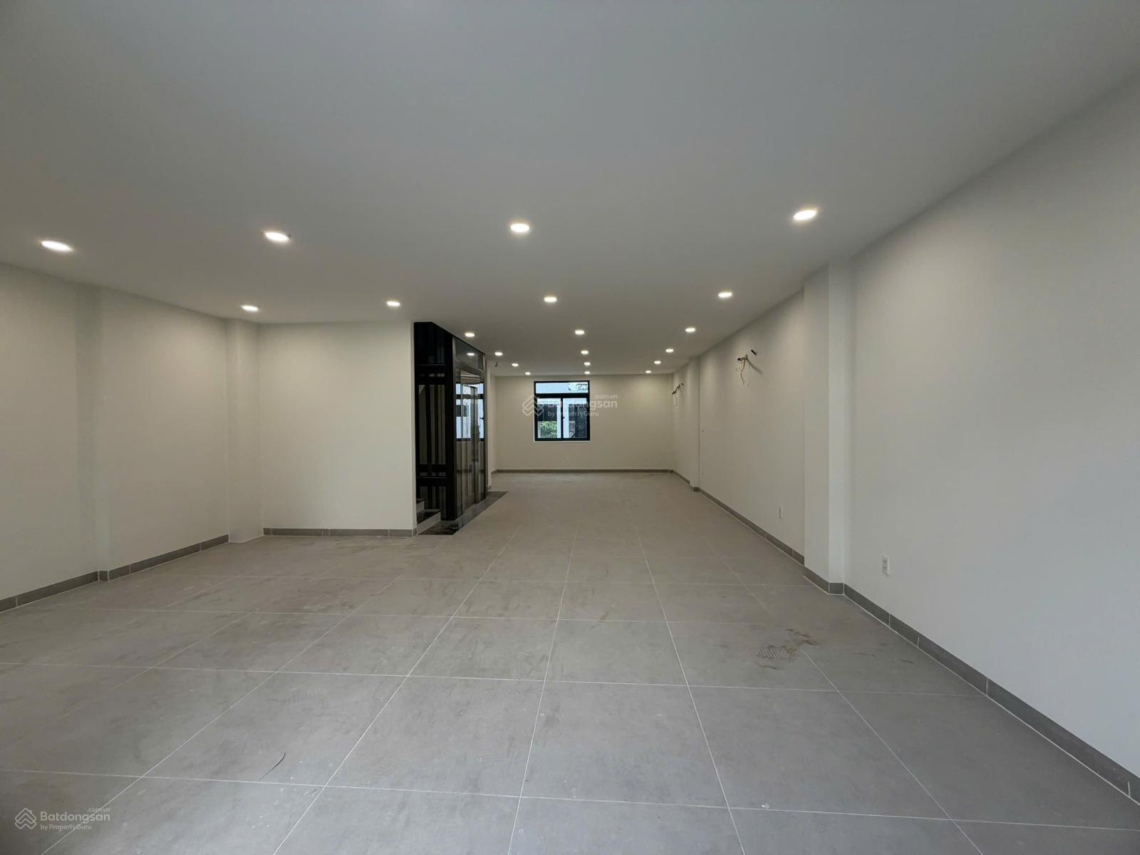 Nhà cho thuê khu Đảo Kim Cương Quận 2. DT: 7x18m, hầm 4 tầng, 2P . Có thang máy, máy lạnh. Giá 55tr