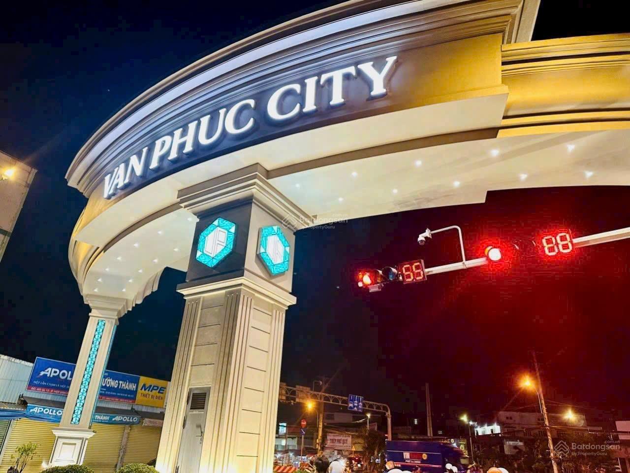 10,8 tỷ lô góc sát mặt tiền QL13 kề Vạn Phúc Hiệp Bình Phước Thủ Đức. 6.15 x 12m 69m² đường 7m