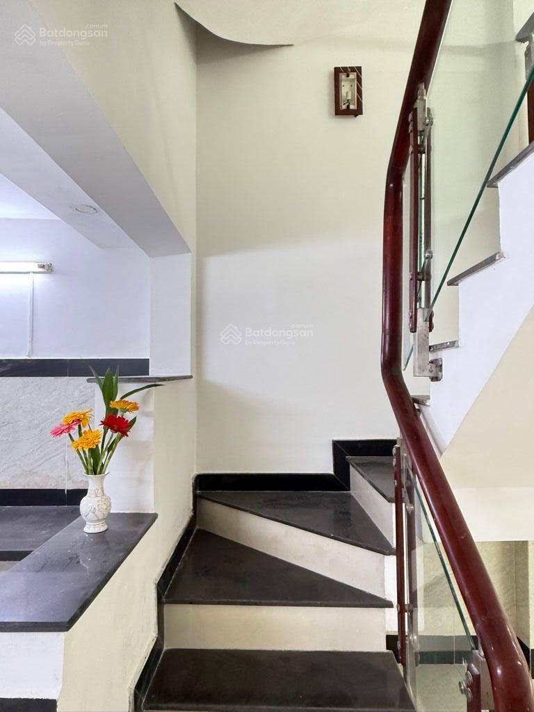 XE HƠI CHẠY QUA CỬA NHÀ - 4 TẦNG - 40M2 - TÂN BÌNH - ĐI NHÀ GA T3 10 PHÚT