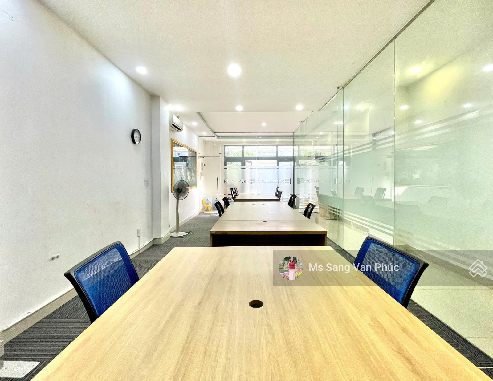 Tầng trệt 45m2 KDT Vạn Phúc. Full nội thất, có máy lạnh, hầm xe, đường 16m, vị trí đẹp. Giá 11 tr