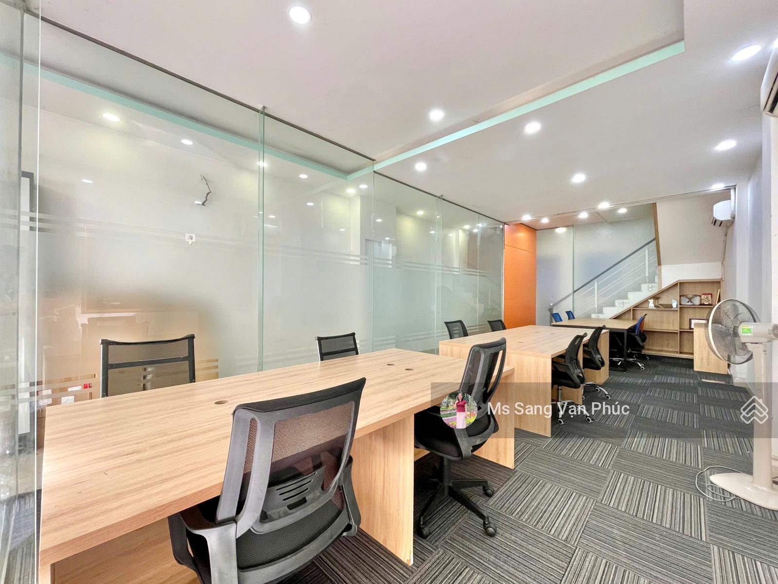 Tầng trệt 45m2 KDT Vạn Phúc. Full nội thất, có máy lạnh, hầm xe, đường 16m, vị trí đẹp. Giá 11 tr