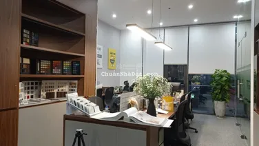 Chính chủ cho thuê văn phòng 110m2 - 290m2 sẵn nội thất tại Ngoại Giao Đoàn giá 300k/m2