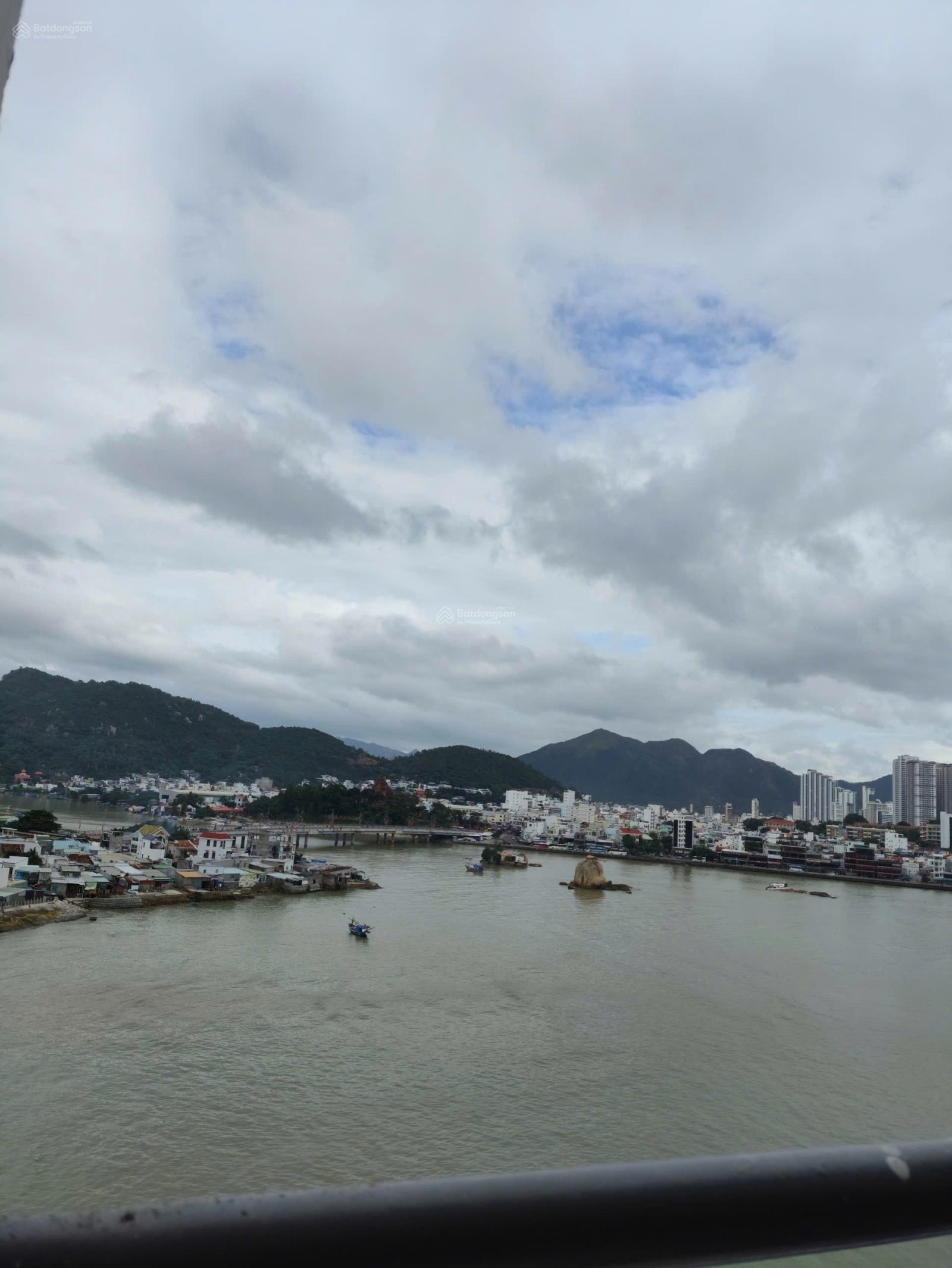 Bán căn view sông giá rẻ đầu tư chỉ 2.75 tỷ. Chỉ bán gấp trước tết Mường Thanh 04 Trần Phú