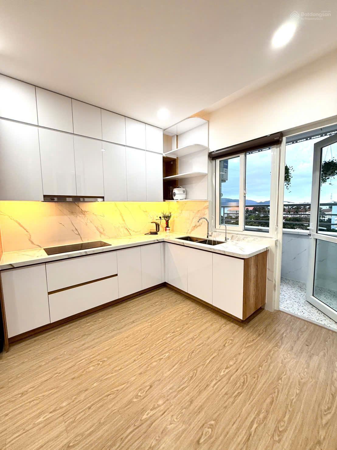 Căn hộ biển Nha Trang view đẹp, ở ngay. Căn 1222 toà OC2A, Nội thất: Mới 100%