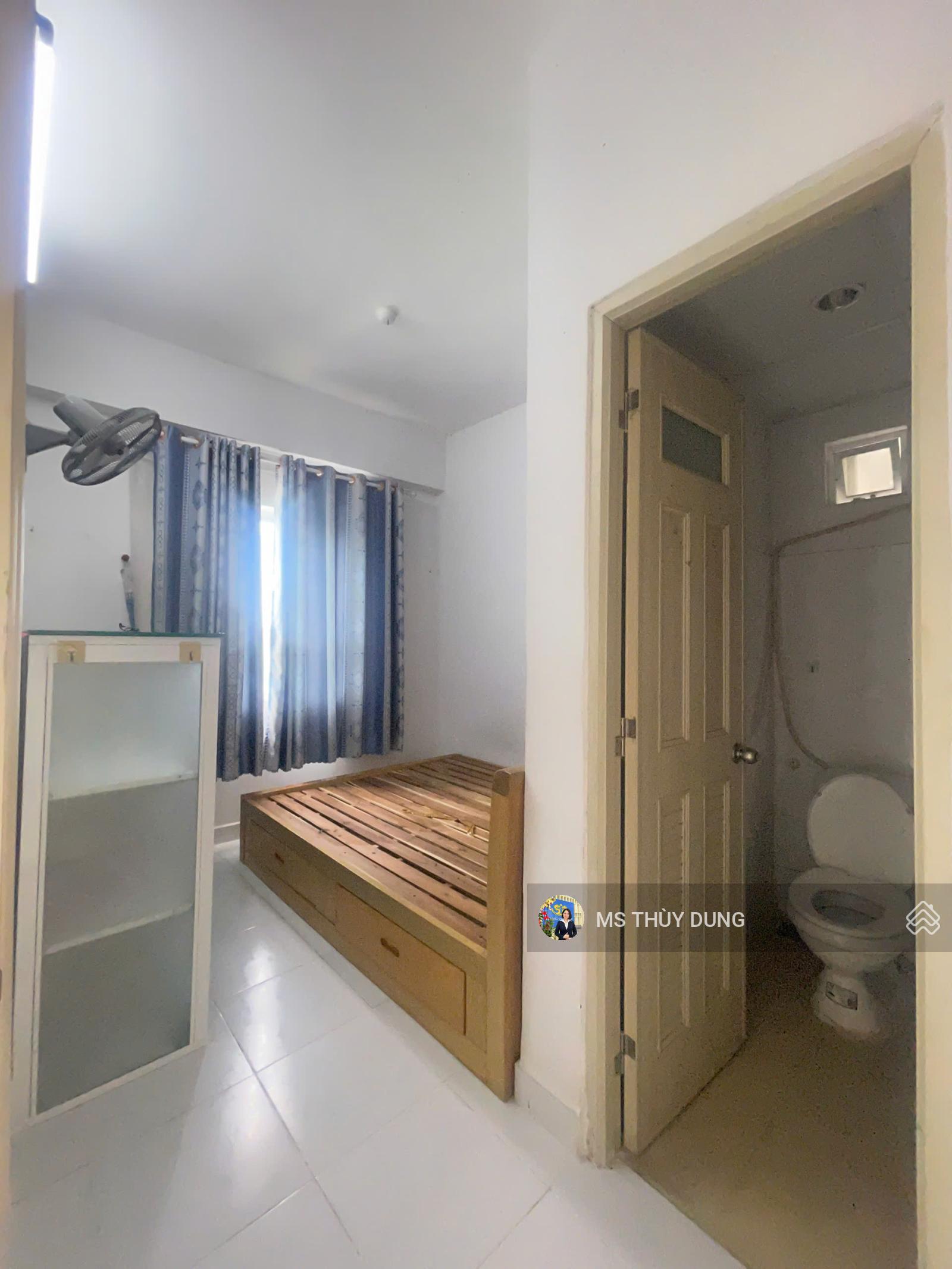 Chính chủ bán căn 2pn, hướng mát, nhà sạch. LH 0909 456 ***