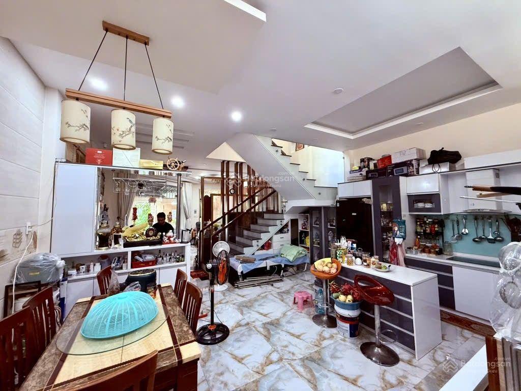 Trung tâm Quận 8, nhà 4 tầng lô góc 2 mặt tiền - vừa ở vừa kinh doanh, 9x17m Trung tâm Quận 8, nhà 4 tầng lô góc 2 mặt tiền - vừa ở vừa kinh doanh, 9x17m