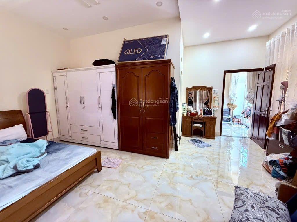 Trung tâm Quận 8, nhà 4 tầng lô góc 2 mặt tiền - vừa ở vừa kinh doanh, 9x17m Trung tâm Quận 8, nhà 4 tầng lô góc 2 mặt tiền - vừa ở vừa kinh doanh, 9x17m