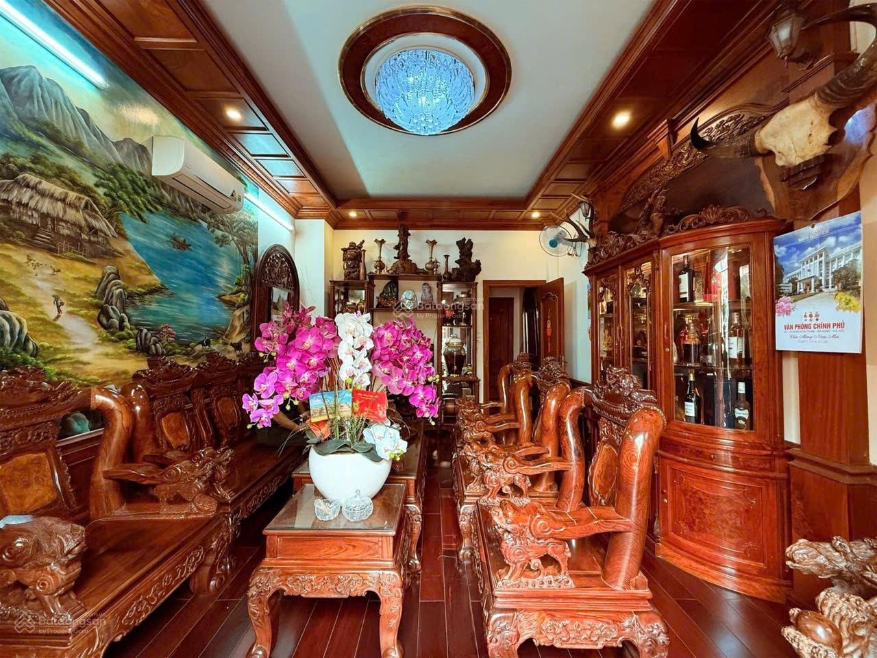 (NEW) HẺM XE HƠI 8M - Bán toà nhà 4 tầng đường Nhất Chi Mai P.13(56m2) ngang 4.1m - nội thất gỗ xịn