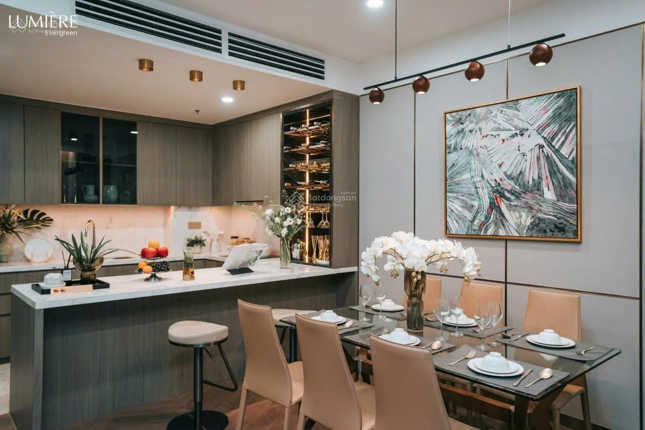 Siêu phẩm! 2PN 55m2 toà A2 kính cong (Vay ân hạn 8/2027) giá 6,2 tỷ tại Lumiere Evergreen