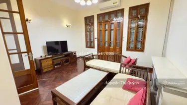 Nhà phân lô phố Trần Quốc Hoàn. Đường 2 oto tránh. 60m2 x 5T. MT: 4.8m. Giá 23.5 tỷ (CTL)