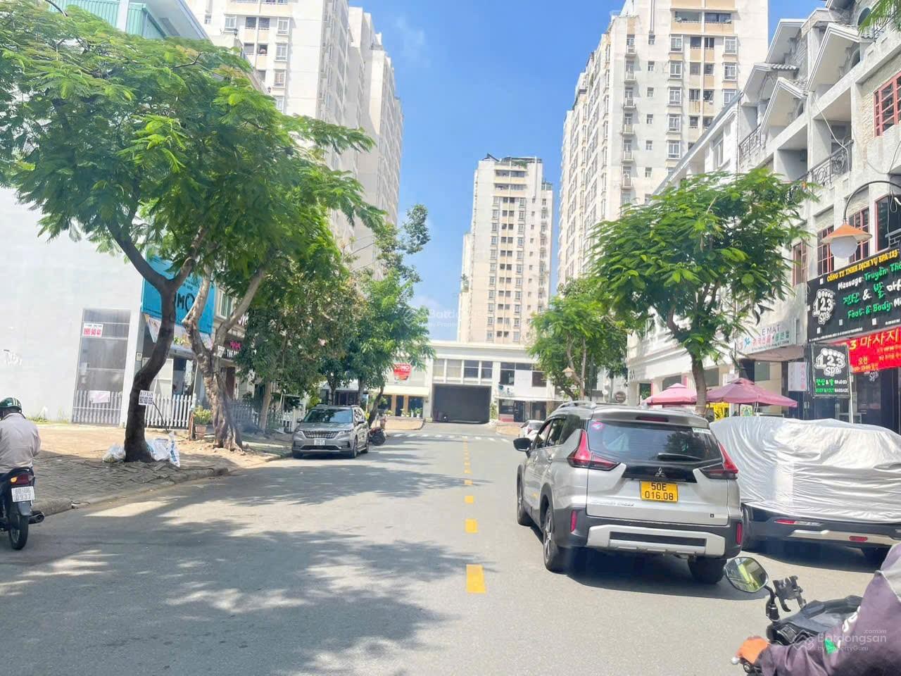 Bán nhà góc 2 mặt tiền đường Phạm Văn Nghị, Sky Phú Mỹ Hưng, Q7. 11.5 x 18.5m, 5 lầu. 95 tỷ