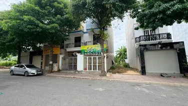 Bán căn nhà 3 tầng MT đường số 5 KDC Phúc Đạt - ngay chung cư, vòng xoay Hiệp Thành, Thủ Dầu Một