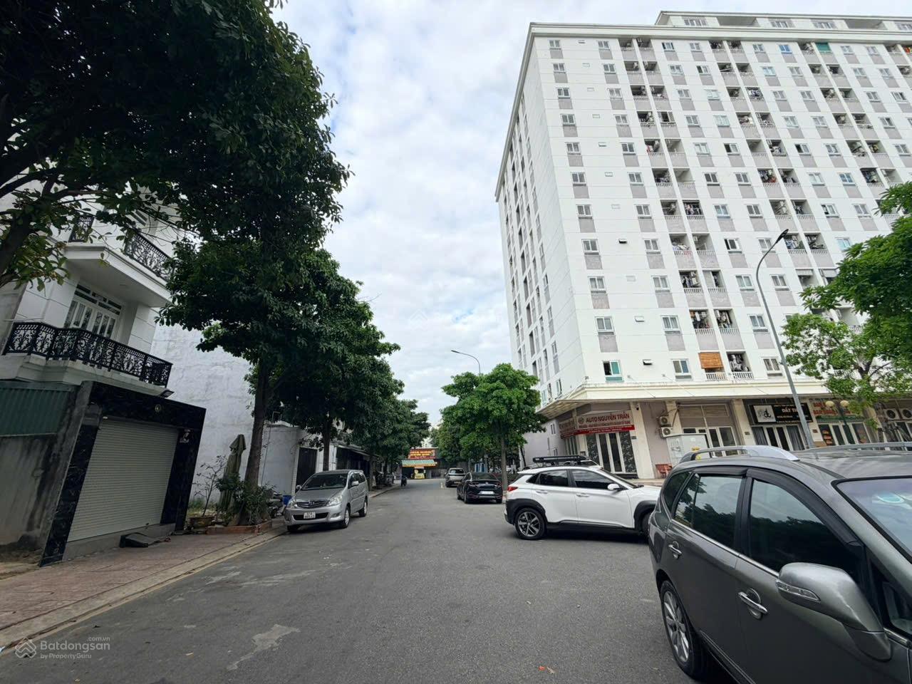 Bán căn nhà 3 tầng MT đường số 5 KDC Phúc Đạt - ngay chung cư, vòng xoay Hiệp Thành, Thủ Dầu Một