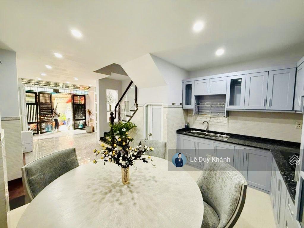 Gấp định cư "12.8 Tỷ giảm về 11.8 tỷ" - Bán nhanh nhà 3 tầng 62m2 - mặt tiền Cô Bắc giáp Q. 1