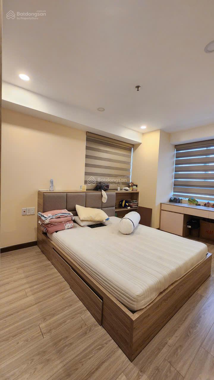 Chính chủ cần bán nhanh căn hộ Cosmo City DT 246m2 tầng cao, view Đông Nam, giá 17,5 tỷ