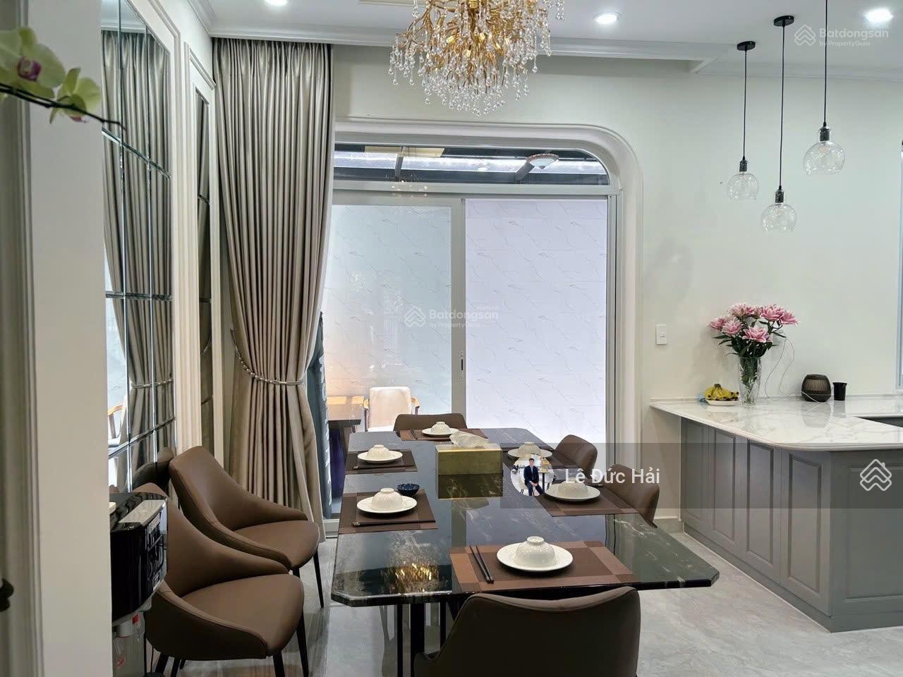 Cực phẩm cho thuê ! Biệt thự liên kế Phú Mỹ Hưng 4PN nội thất cao cấp giá thuê 65 triệu/tháng