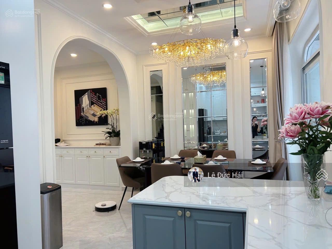 Cực phẩm cho thuê ! Biệt thự liên kế Phú Mỹ Hưng 4PN nội thất cao cấp giá thuê 65 triệu/tháng