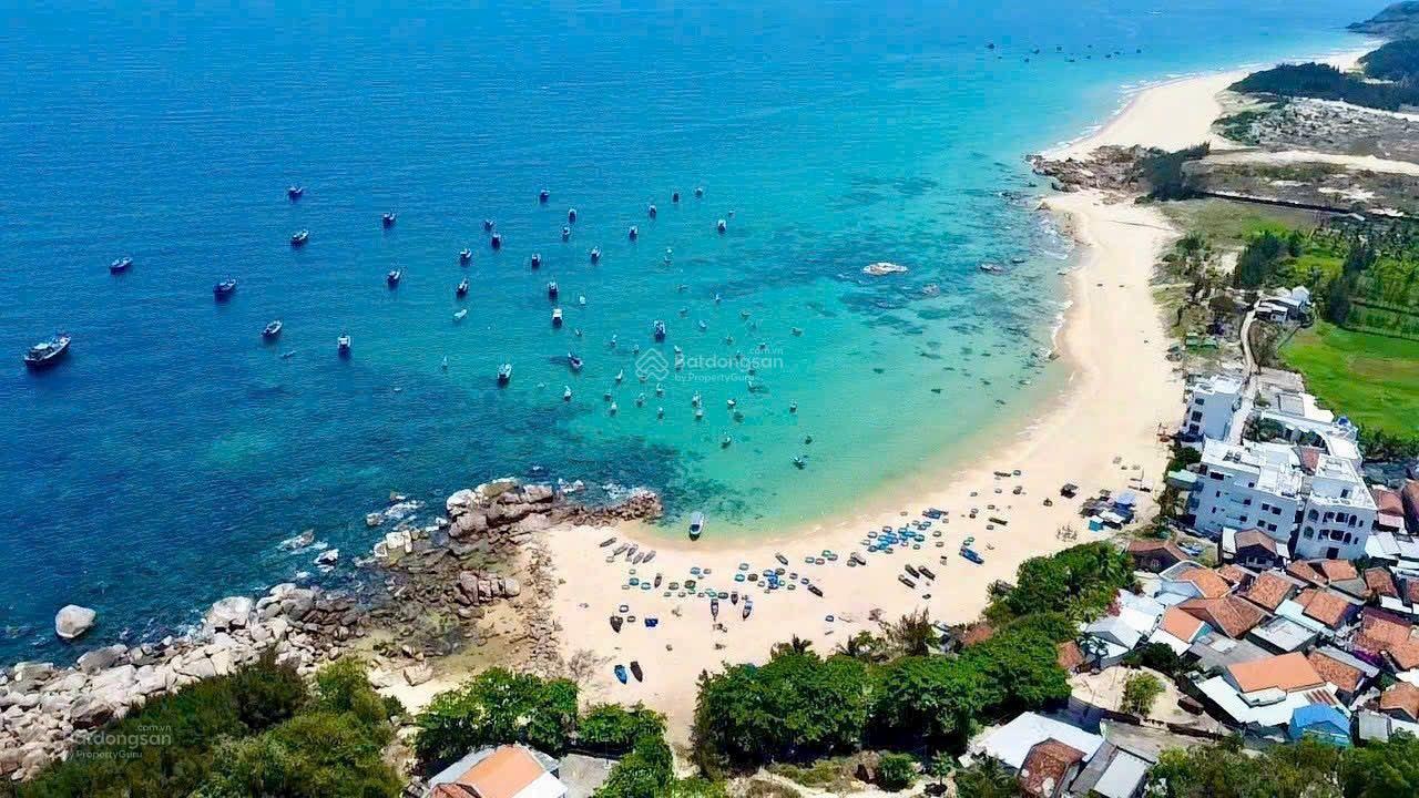 Đất biển Cù Lao Mái Nhà - nằm trên trục chính xuống bãi tắm Cù Lao Mái Nhà, cách biển 150m